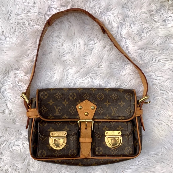 Louis Vuitton Handbags - 〰️Louis Vuitton Hudson Shoulder Bag〰️